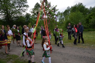 Z rodziną i plecakiem na spotkanie z tradycją - Zielone Świątki w gminie Łopiennik Górny - 24.05.2015 r