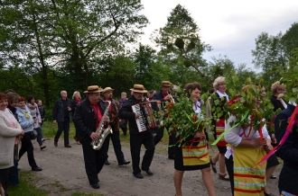 Z rodziną i plecakiem na spotkanie z tradycją - Zielone Świątki w gminie Łopiennik Górny - 24.05.2015 r