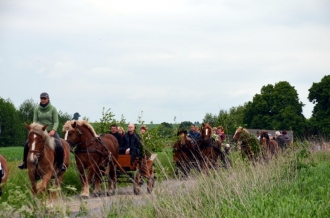 Z rodziną i plecakiem na spotkanie z tradycją - Zielone Świątki w gminie Łopiennik Górny - 24.05.2015 r